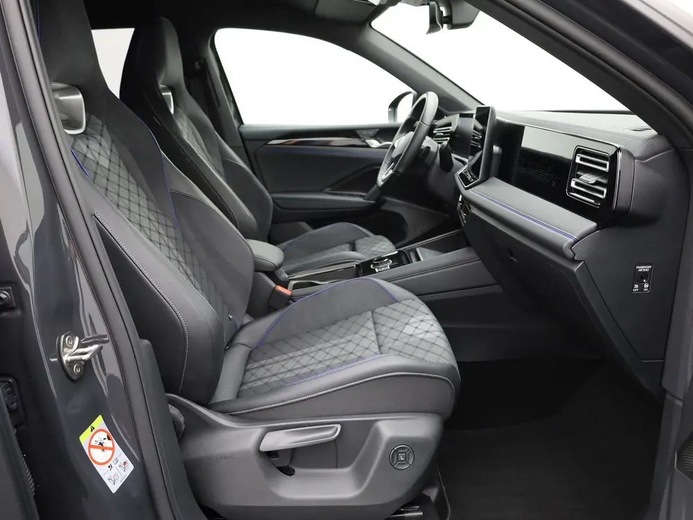Volkswagen Tiguan 1.5 eTSI R-Line Edition | Head Up | Side A uit 2024, foto 18