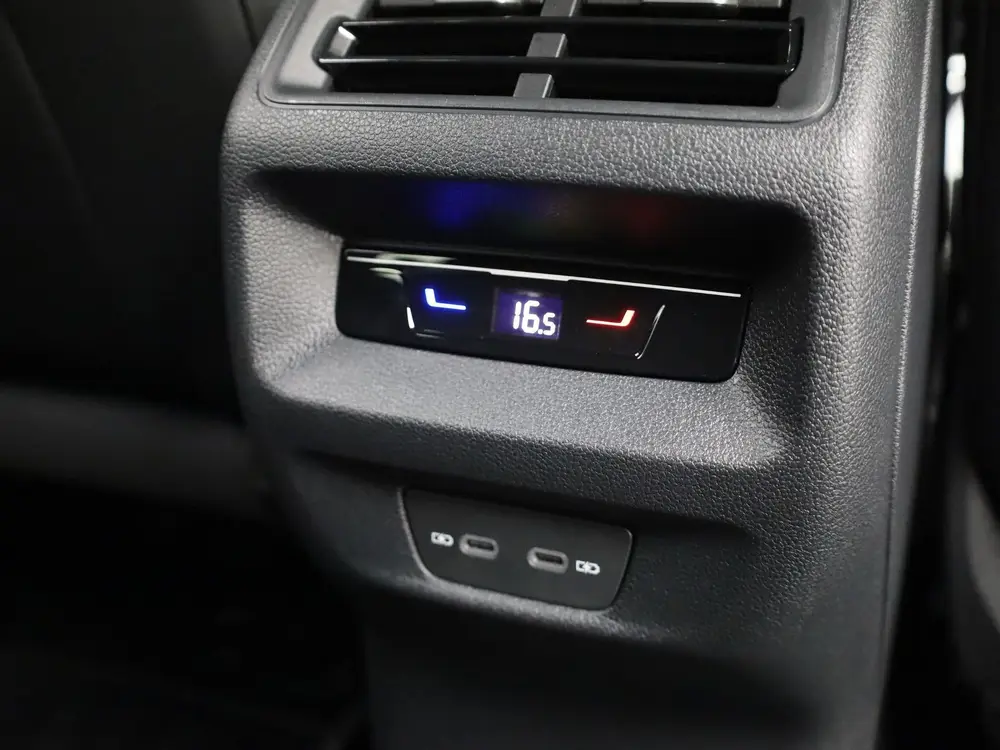 Volkswagen Tiguan 1.5 eTSI R-Line Edition | Head Up | Side A uit 2024, foto 19