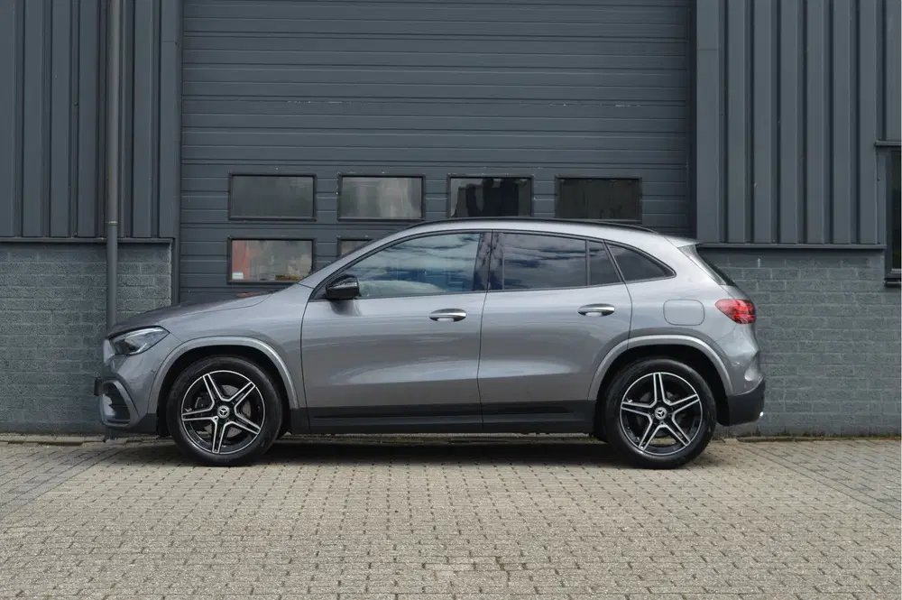Mercedes-Benz GLA GLA 180 AMG Line uit 2024, foto 3