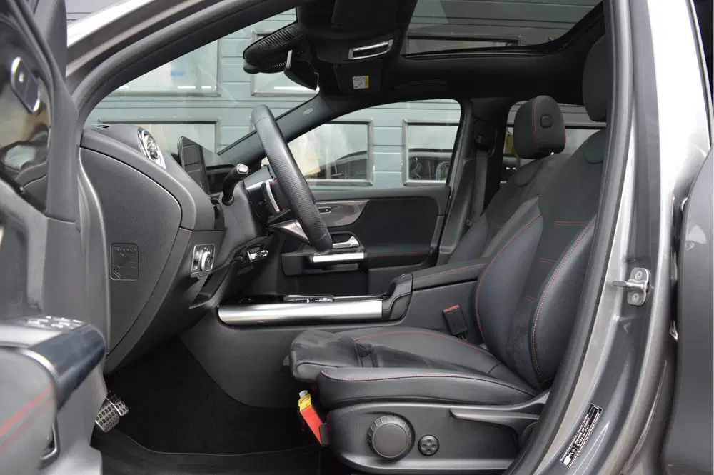 Mercedes-Benz GLA GLA 180 AMG Line uit 2024, foto 8
