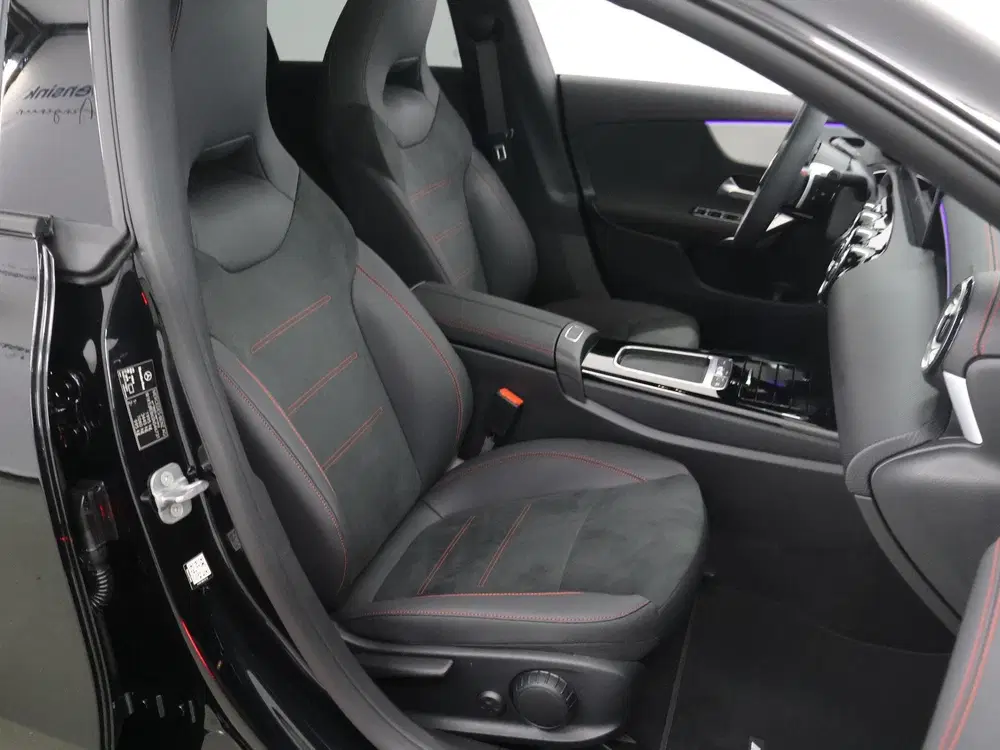 Mercedes-Benz CLA 180 Star Edition AMG NIGHT uit 2025, foto 10