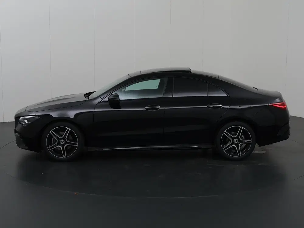 Mercedes-Benz CLA 180 Star Edition AMG NIGHT uit 2025, foto 5