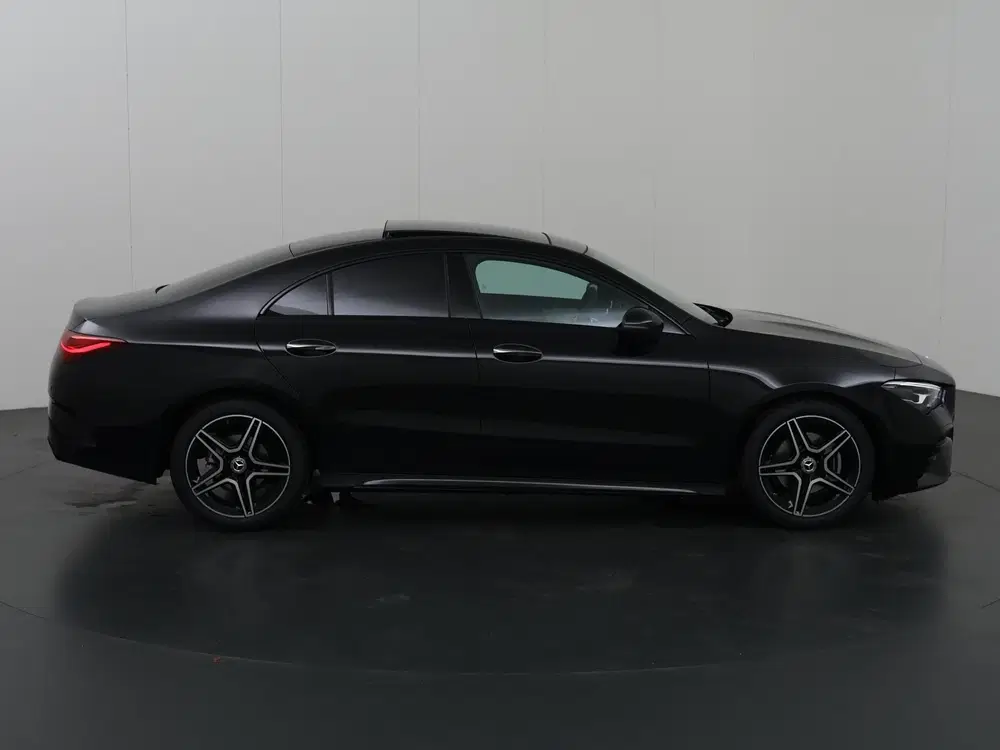 Mercedes-Benz CLA 180 Star Edition AMG NIGHT uit 2025, foto 6
