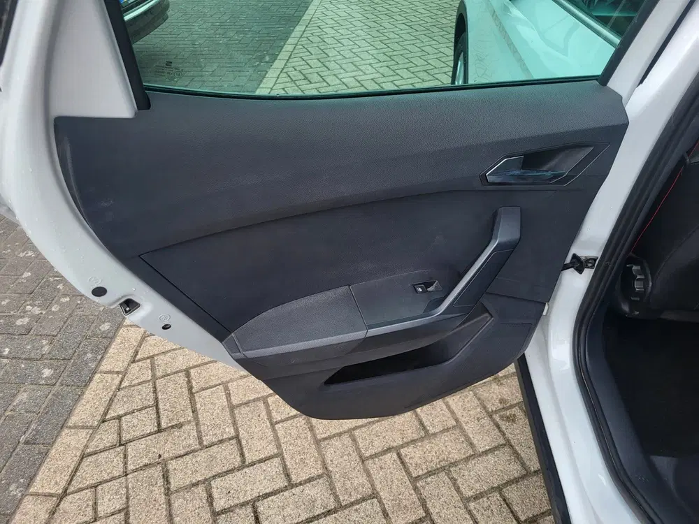 SEAT Arona uit 2024, foto 10