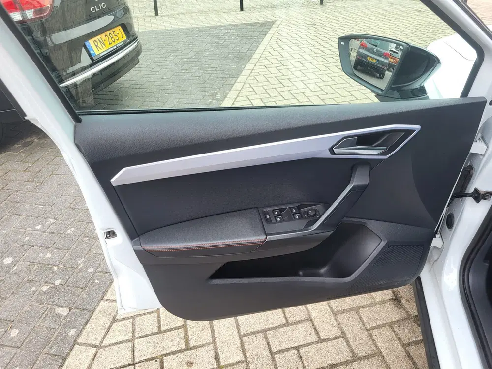 SEAT Arona uit 2024, foto 13