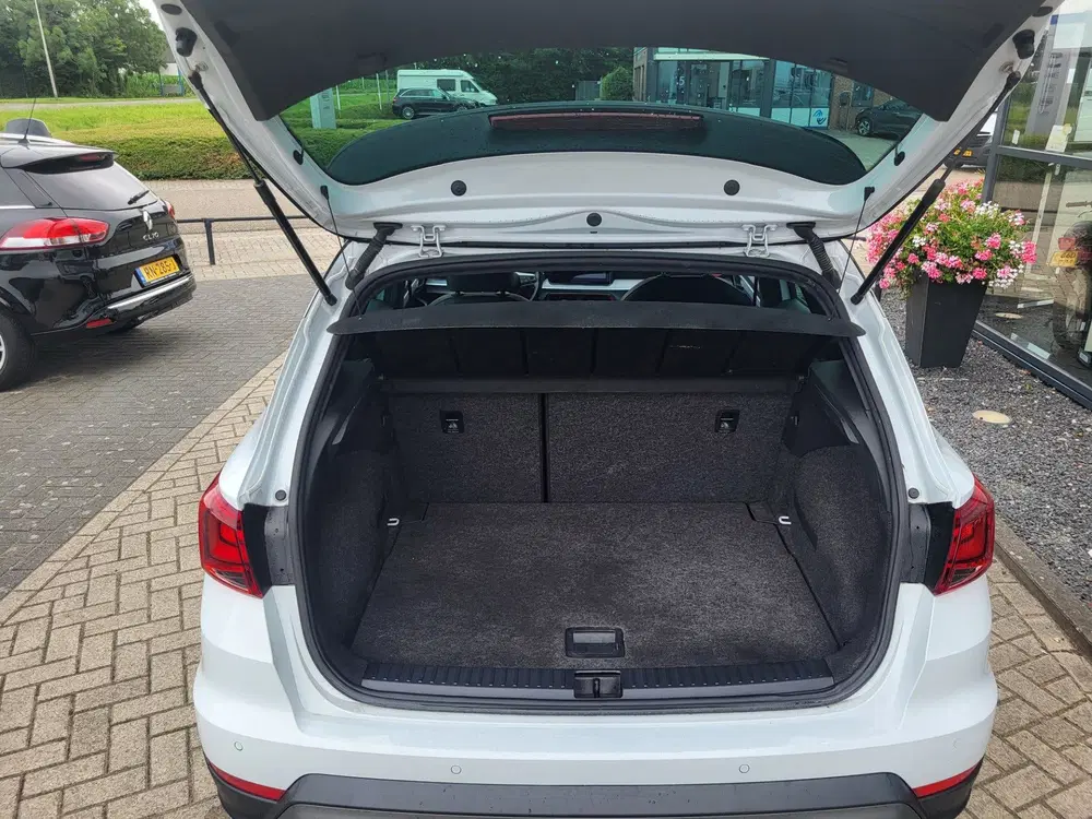 SEAT Arona uit 2024, foto 8