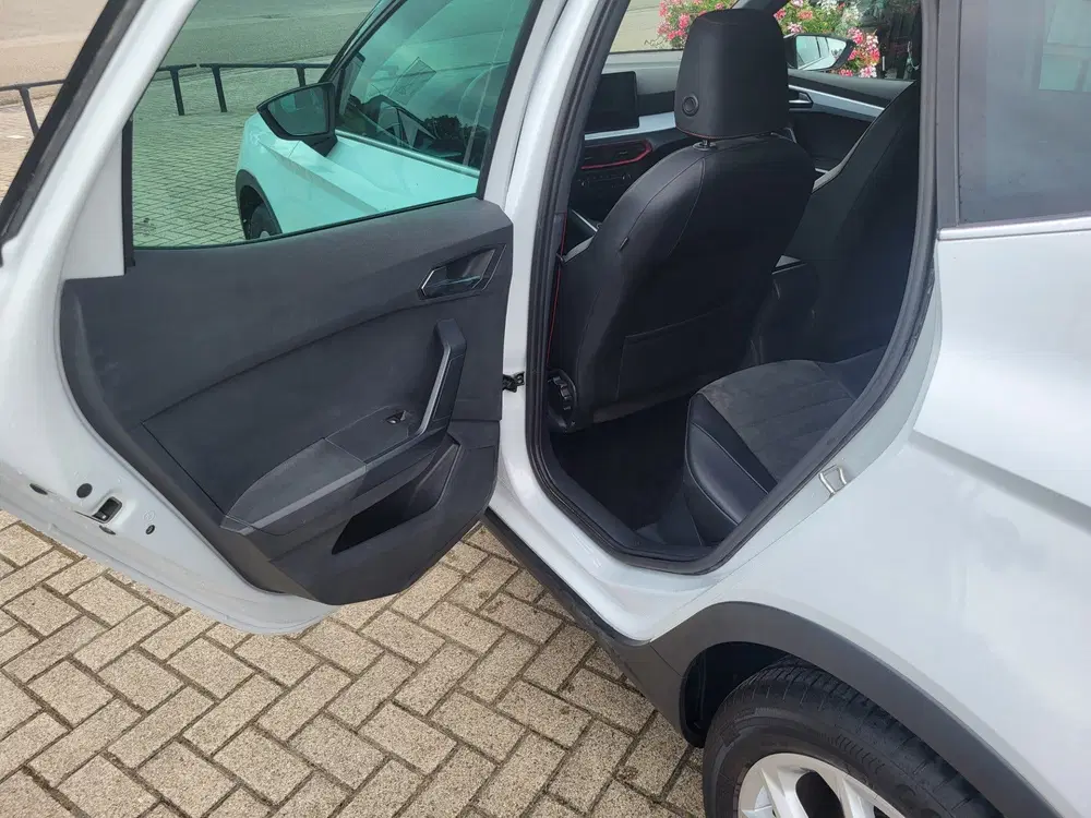 SEAT Arona uit 2024, foto 9