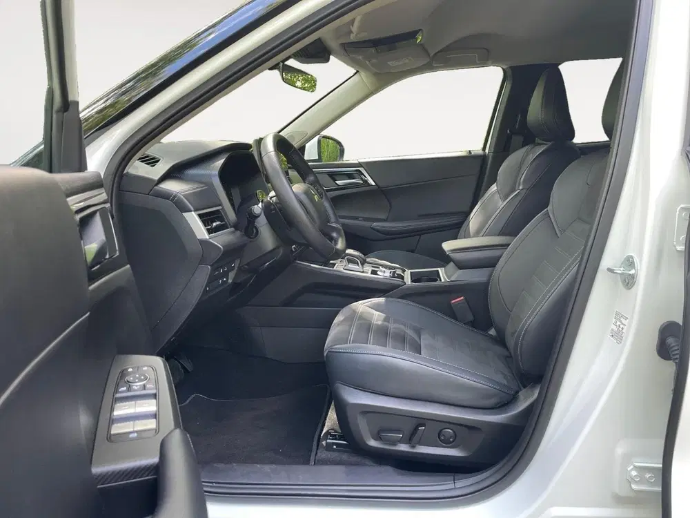 Mitsubishi Outlander 2.4 PHEV First Edition uit 2025, foto 13
