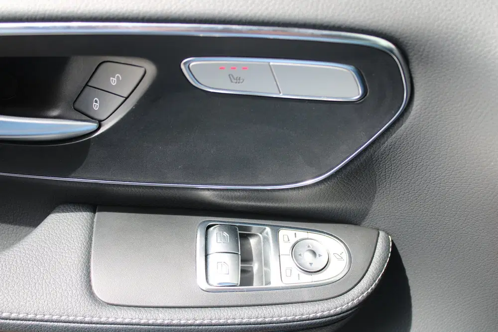 Mercedes-Benz V-Klasse 300d uit 2024, foto 15