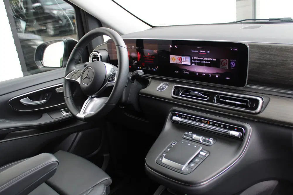 Mercedes-Benz V-Klasse 300d uit 2024, foto 4