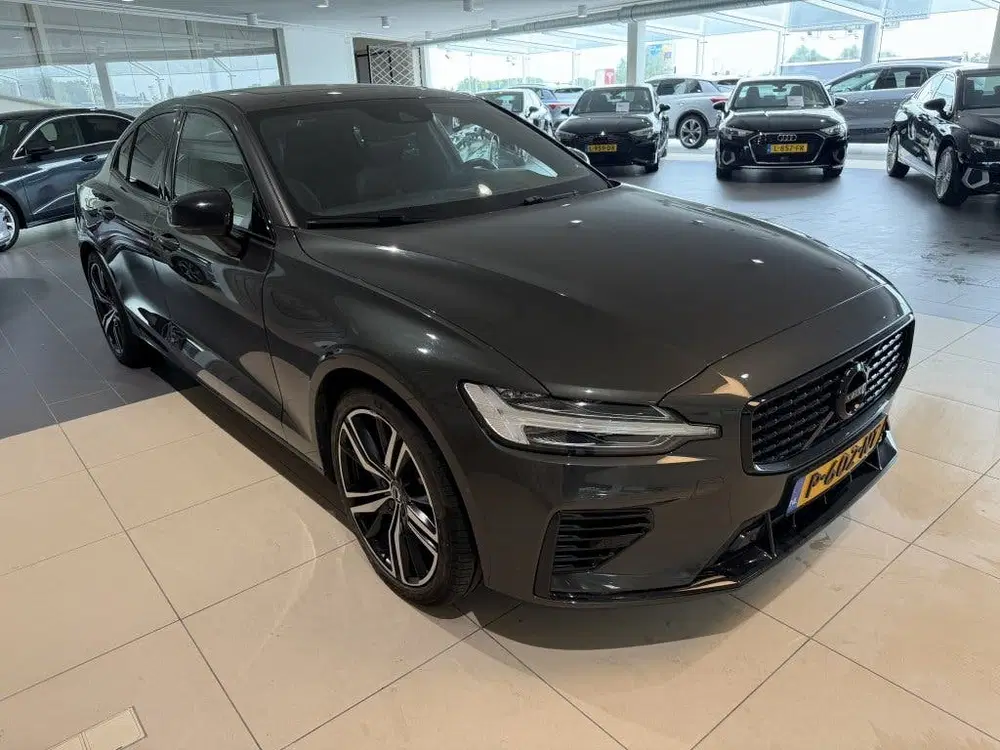 Volvo S60 2.0 Recharge T6 AWD R-Design (bj 2022 uit 2022, foto 2