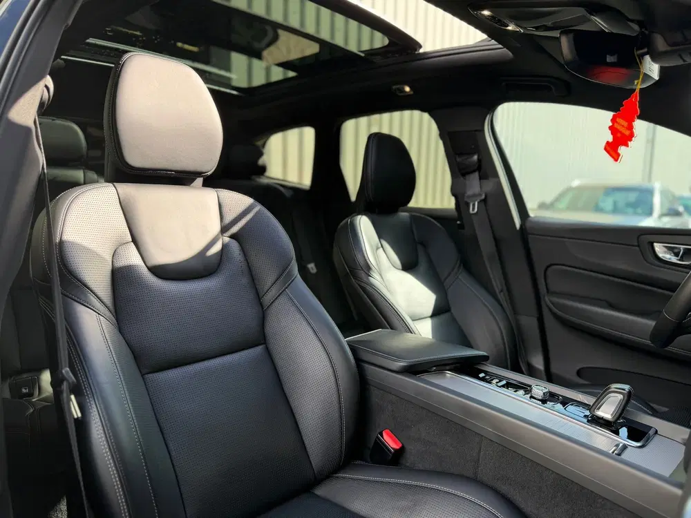 Volvo XC60 2.0 Recharge T8 AWD Inscription Pano 360 L uit 2021, foto 19