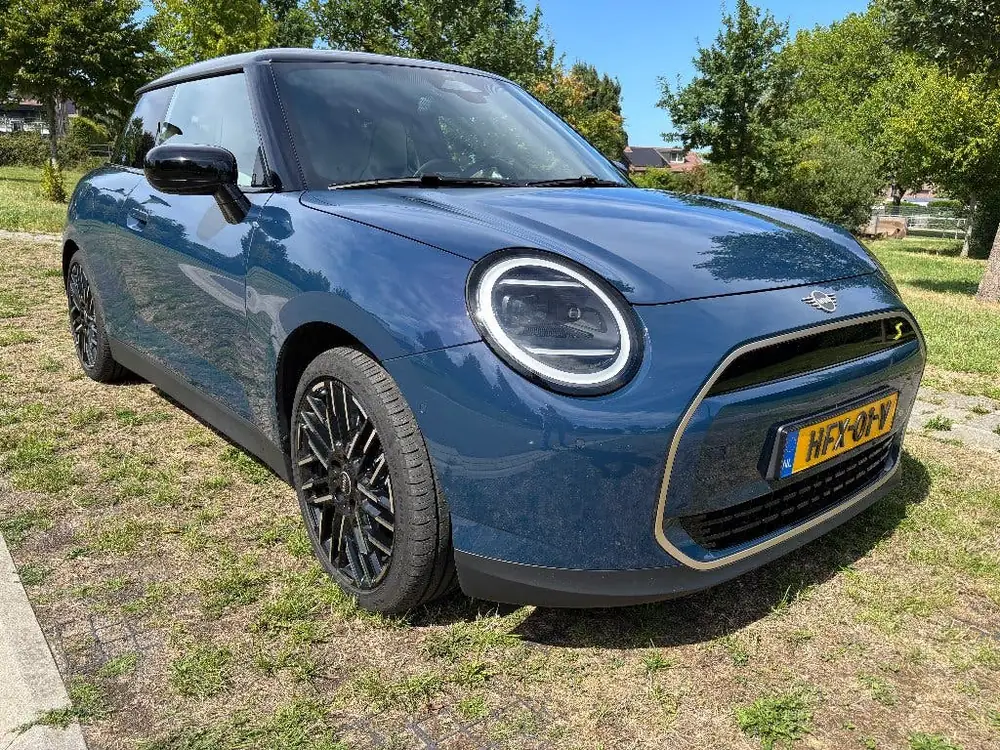 Mini Cooper 54,2 kWh 218pk 2025 Blauw uit 2025