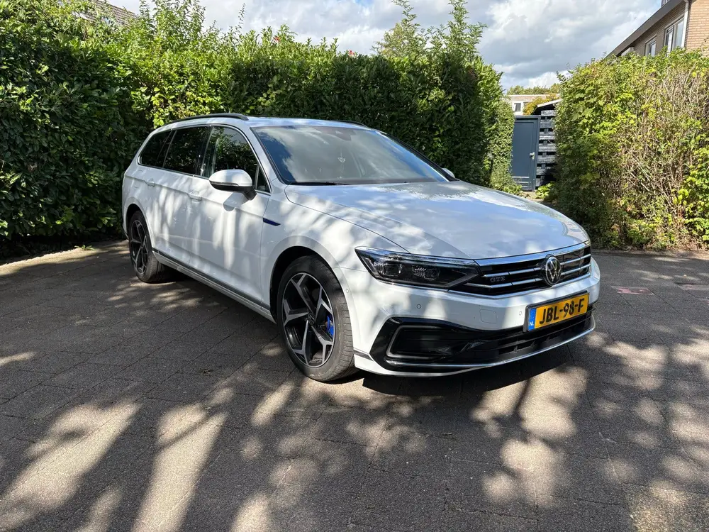 Volkswagen Passat Variant Passat 1.4 TSI Phev 218pk 6-DSG 2020 Wit uit 2020