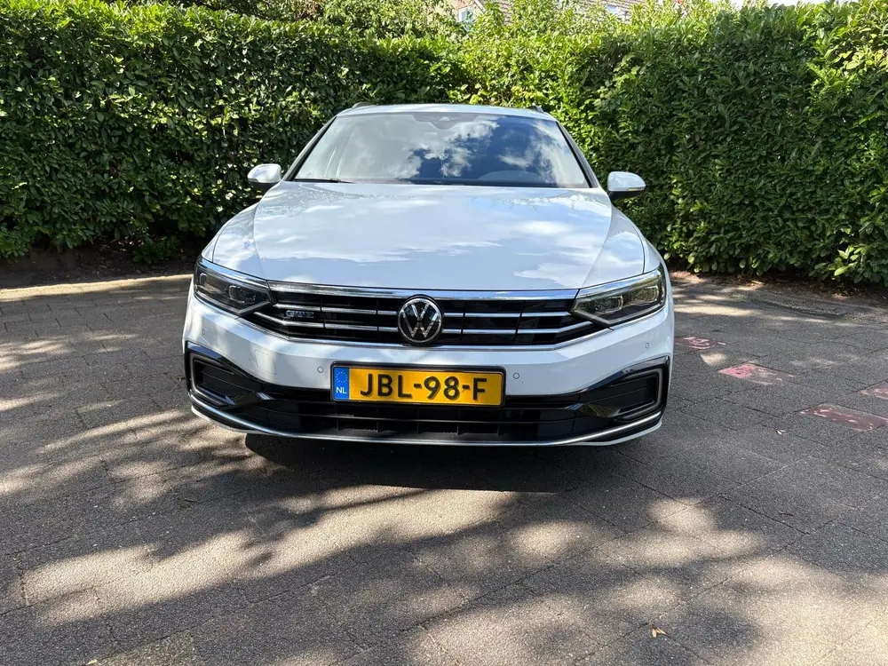 Volkswagen Passat Variant Passat 1.4 TSI Phev 218pk 6-DSG 2020 Wit uit 2020, foto 2