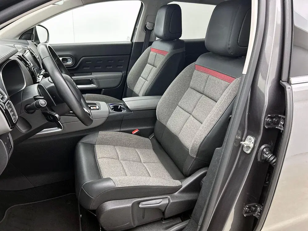 Citroën C5 Aircross Citroen C5 Aircross 1.6 Plug-in Hybrid 225 uit 2021, foto 8