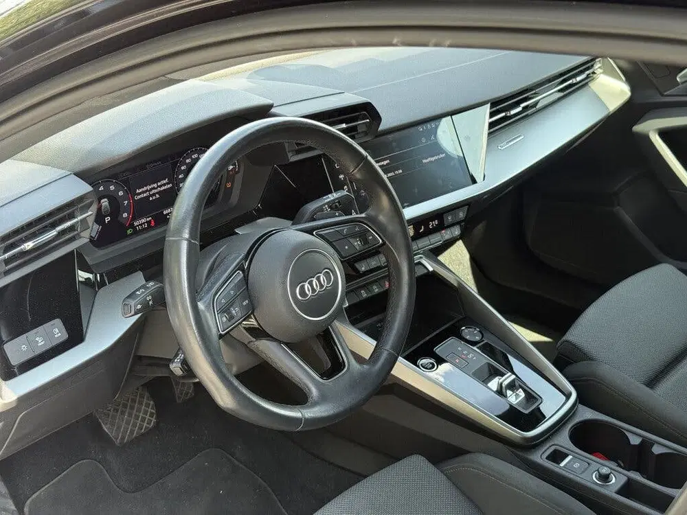 Audi A3 35 TFSI S edition S-line uit 2021, foto 2