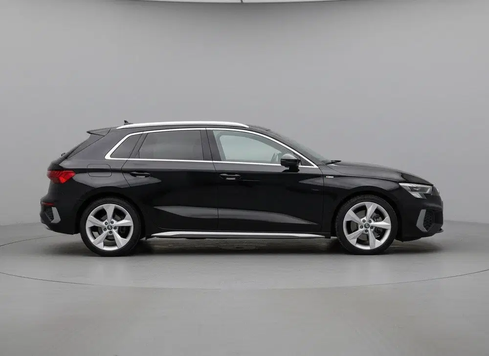 Audi A3 35 TFSI S edition S-line uit 2021, foto 5