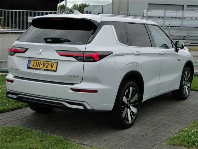 Mitsubishi Outlander 2.4 Phev 306pk Instyle uit 2025, foto 17