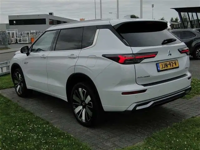 Mitsubishi Outlander 2.4 Phev 306pk Instyle uit 2025, foto 2