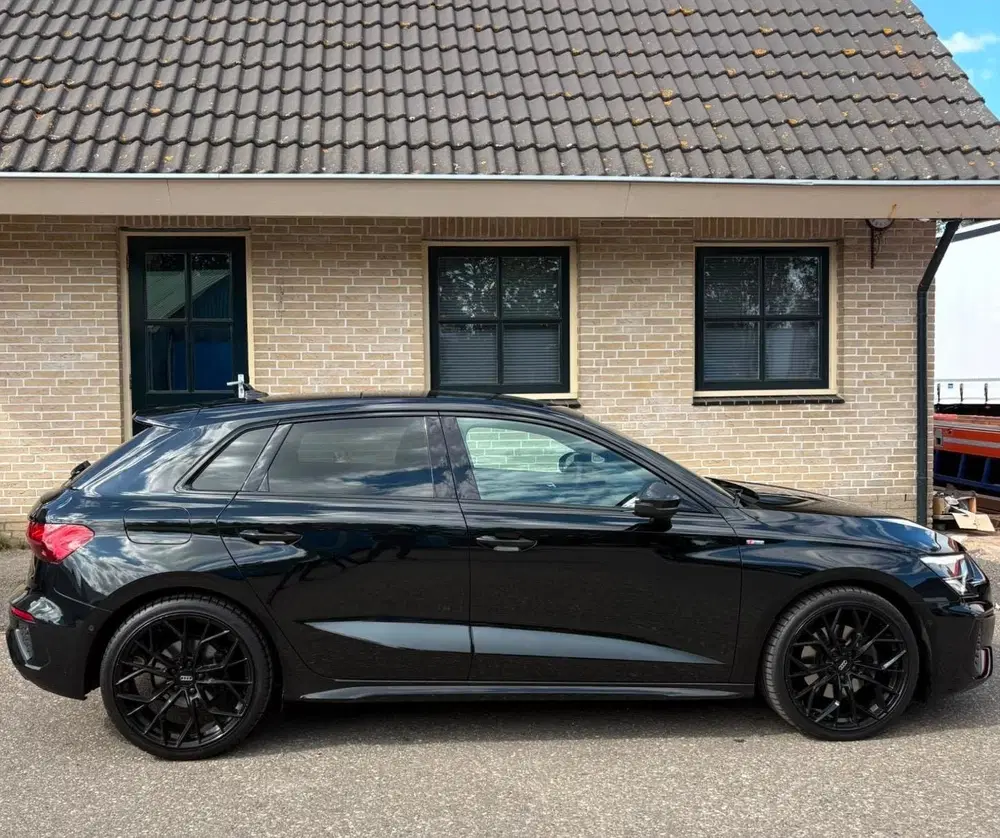 Audi A3 35 TFSI S- Line uit 2021, foto 2