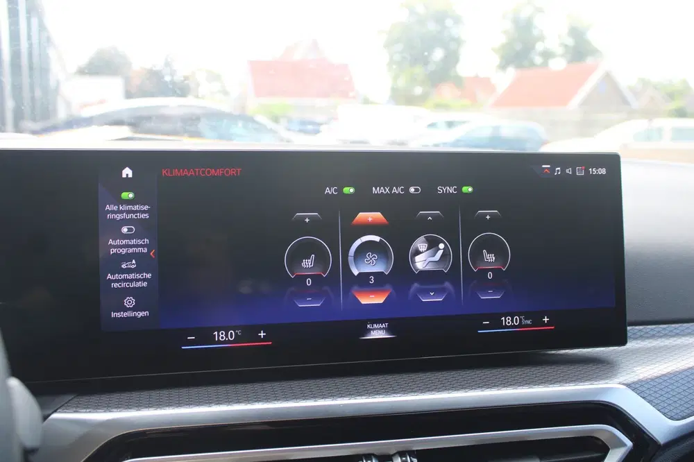 BMW 3-serie 330e M-Sport Pro uit 2024, foto 18