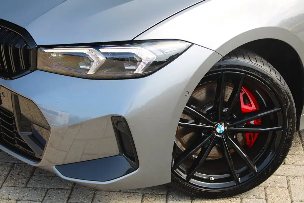 BMW 3-serie 330e M-Sport Pro uit 2024, foto 4