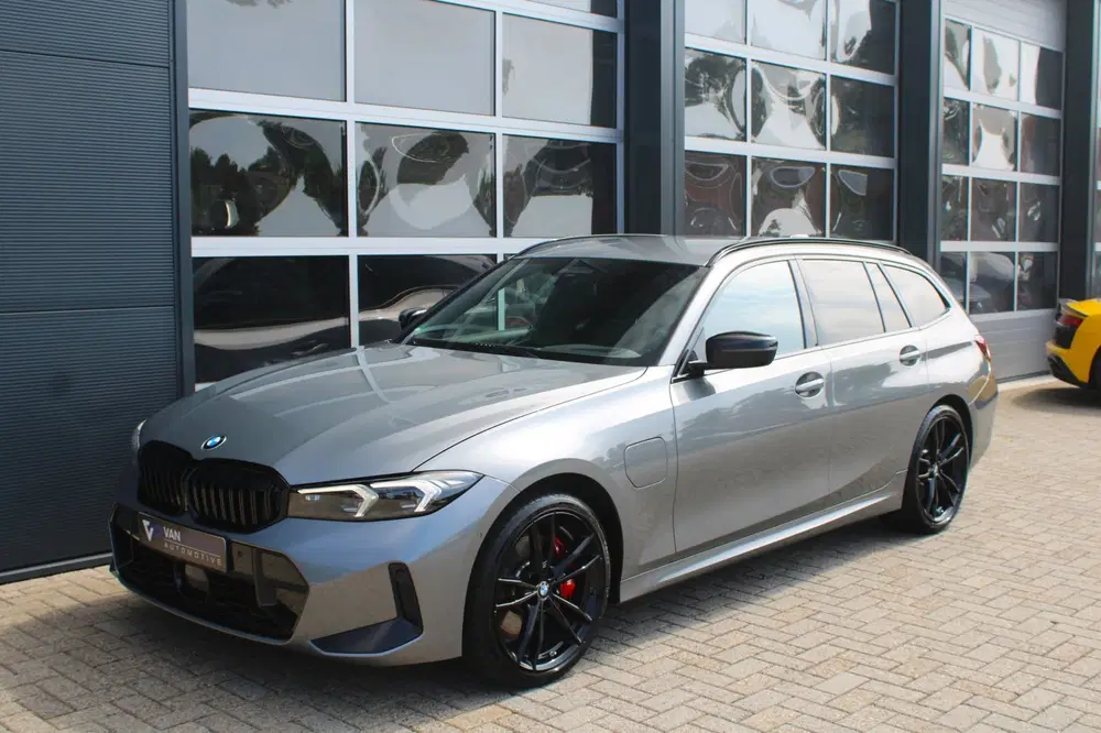 BMW 3-serie 330e M-Sport Pro uit 2024, foto 9
