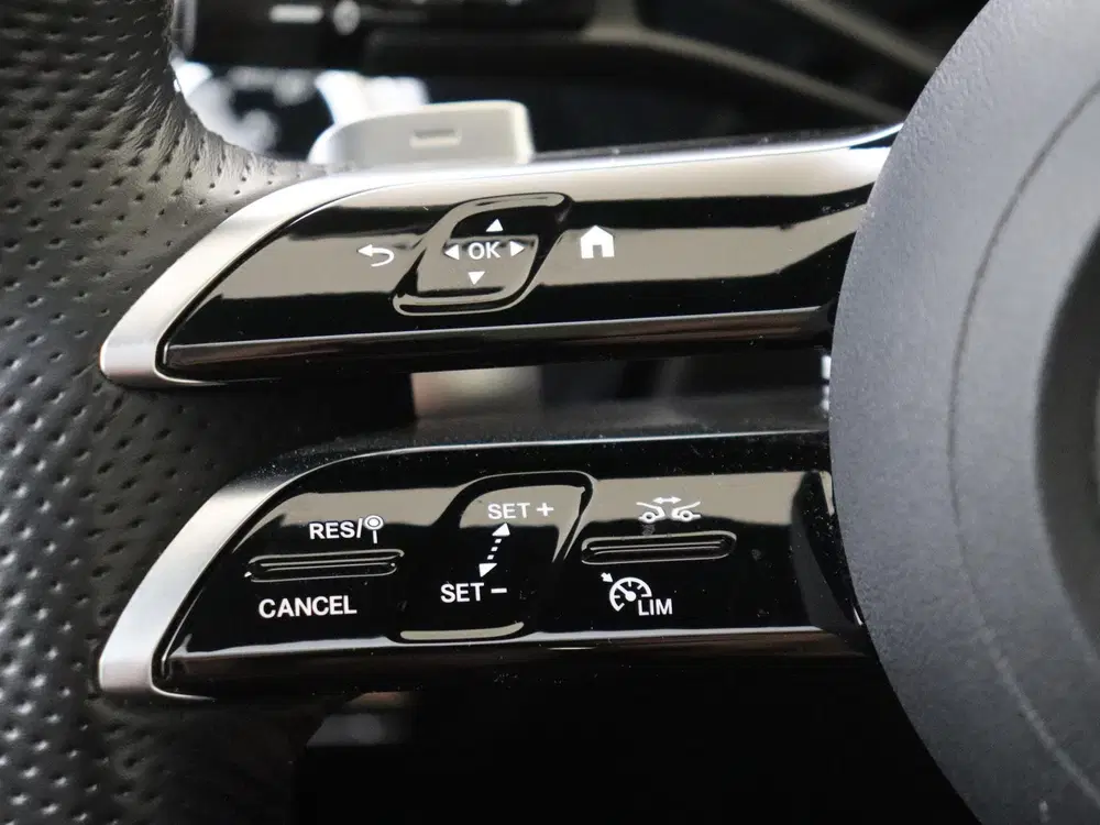 Mercedes-Benz E-Klasse 300 e AMG Line Premium uit 2024, foto 13
