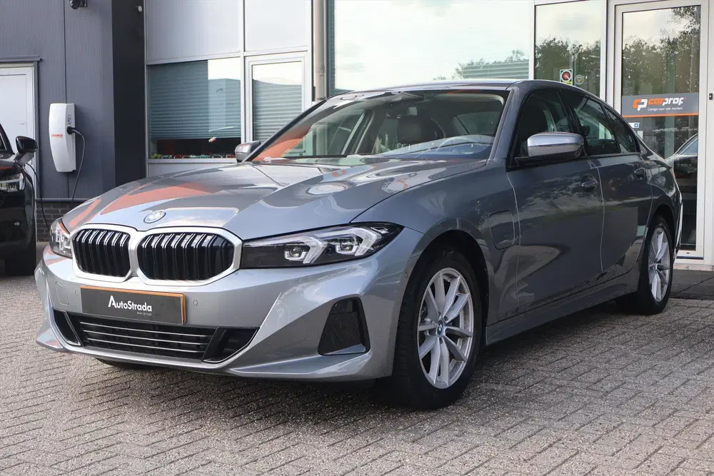 BMW 3-serie 320e High Executive 204pk uit 2024, foto 11