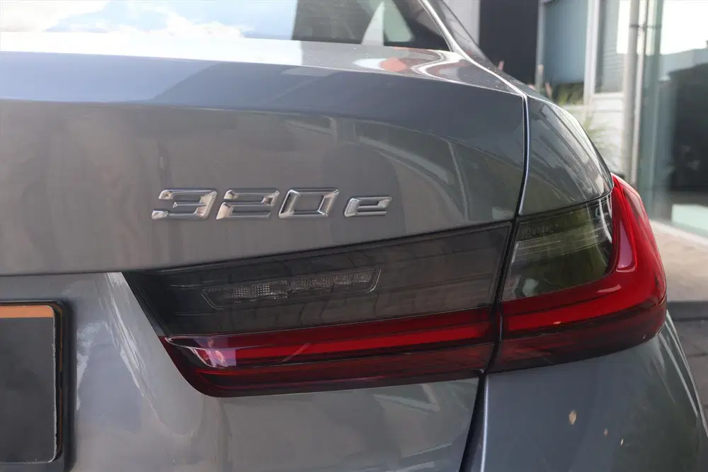 BMW 3-serie 320e High Executive 204pk uit 2024, foto 16