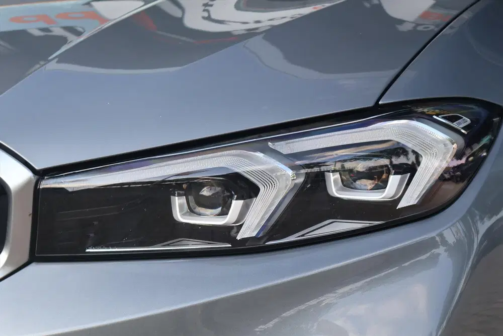 BMW 3-serie 320e High Executive 204pk uit 2024, foto 4
