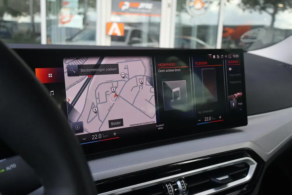 BMW 3-serie 320e High Executive 204pk uit 2024, foto 6