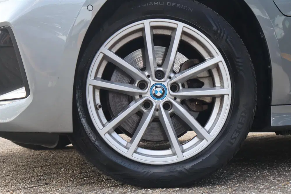 BMW 3-serie 320e High Executive 204pk uit 2024, foto 7