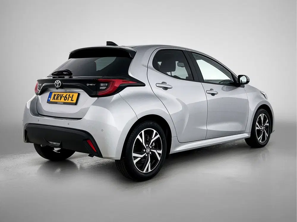 Toyota Yaris 1.5 Hybrid 115 First Edition Comfort Pack uit 2025, foto 2