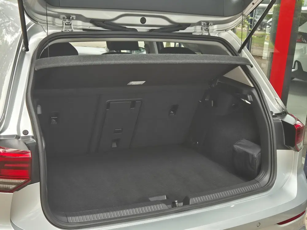 Volkswagen Golf 1.0 TSI Life | Navigatie Via Apple Carplay | Climate Control | Parkeersensoren Golf 1.0 TSI Life | Navigatie via Apple carplay | uit 2020, foto 10