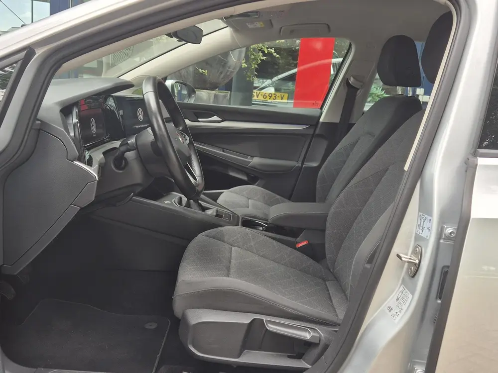 Volkswagen Golf 1.0 TSI Life | Navigatie Via Apple Carplay | Climate Control | Parkeersensoren Golf 1.0 TSI Life | Navigatie via Apple carplay | uit 2020, foto 14