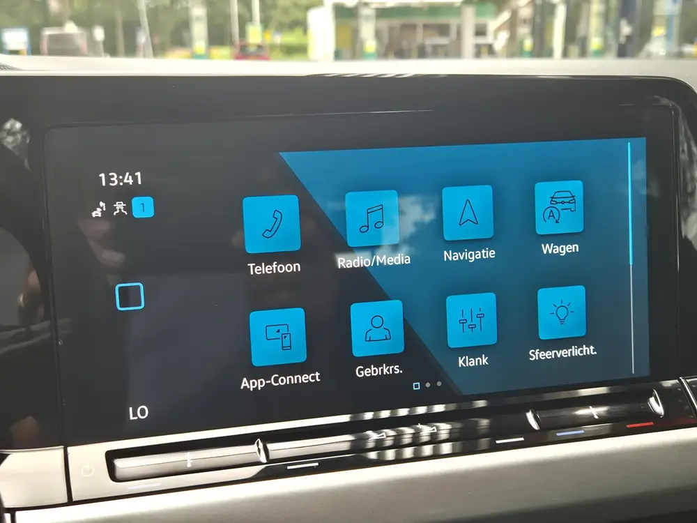Volkswagen Golf 1.0 TSI Life | Navigatie Via Apple Carplay | Climate Control | Parkeersensoren Golf 1.0 TSI Life | Navigatie via Apple carplay | uit 2020, foto 16