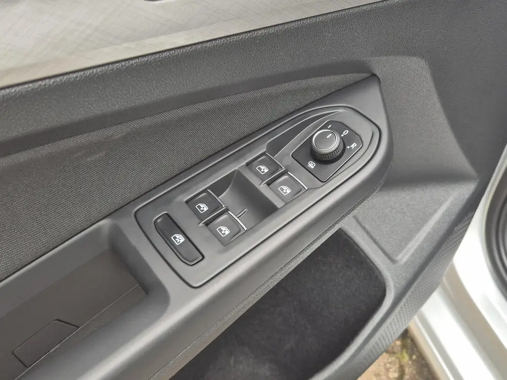 Volkswagen Golf 1.0 TSI Life | Navigatie Via Apple Carplay | Climate Control | Parkeersensoren Golf 1.0 TSI Life | Navigatie via Apple carplay | uit 2020, foto 19