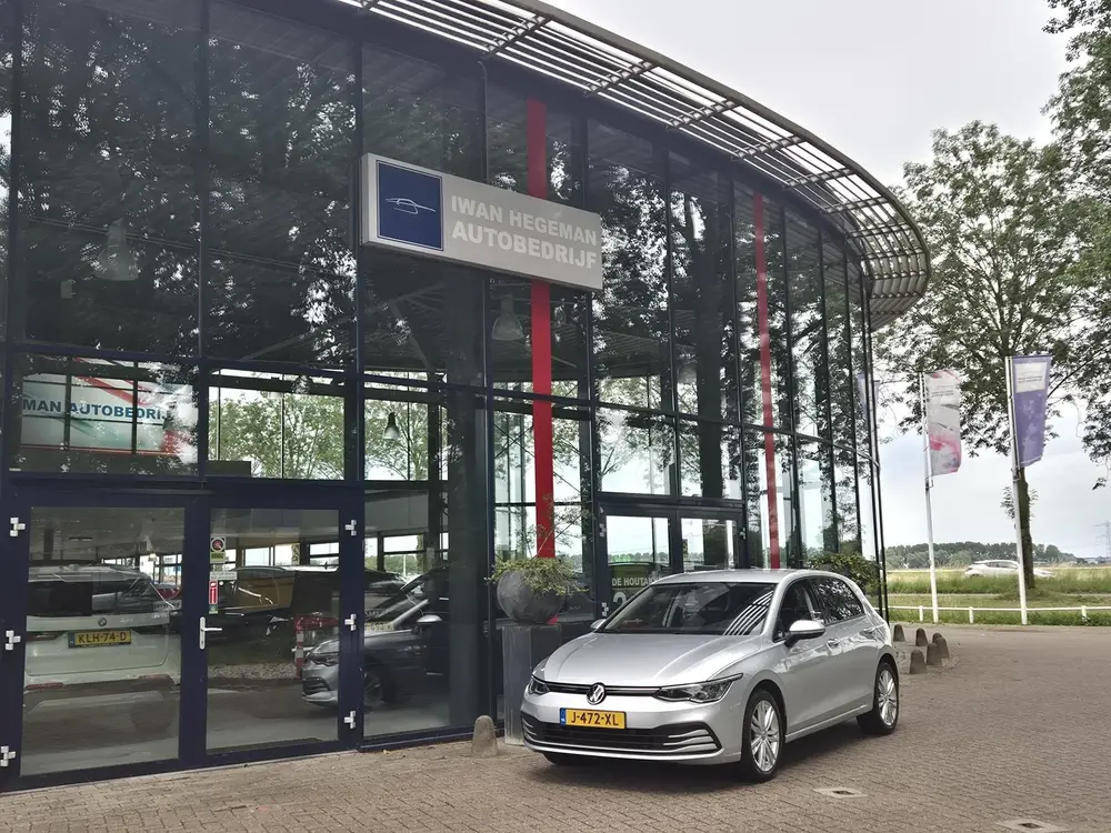 Volkswagen Golf 1.0 TSI Life | Navigatie Via Apple Carplay | Climate Control | Parkeersensoren Golf 1.0 TSI Life | Navigatie via Apple carplay | uit 2020, foto 3