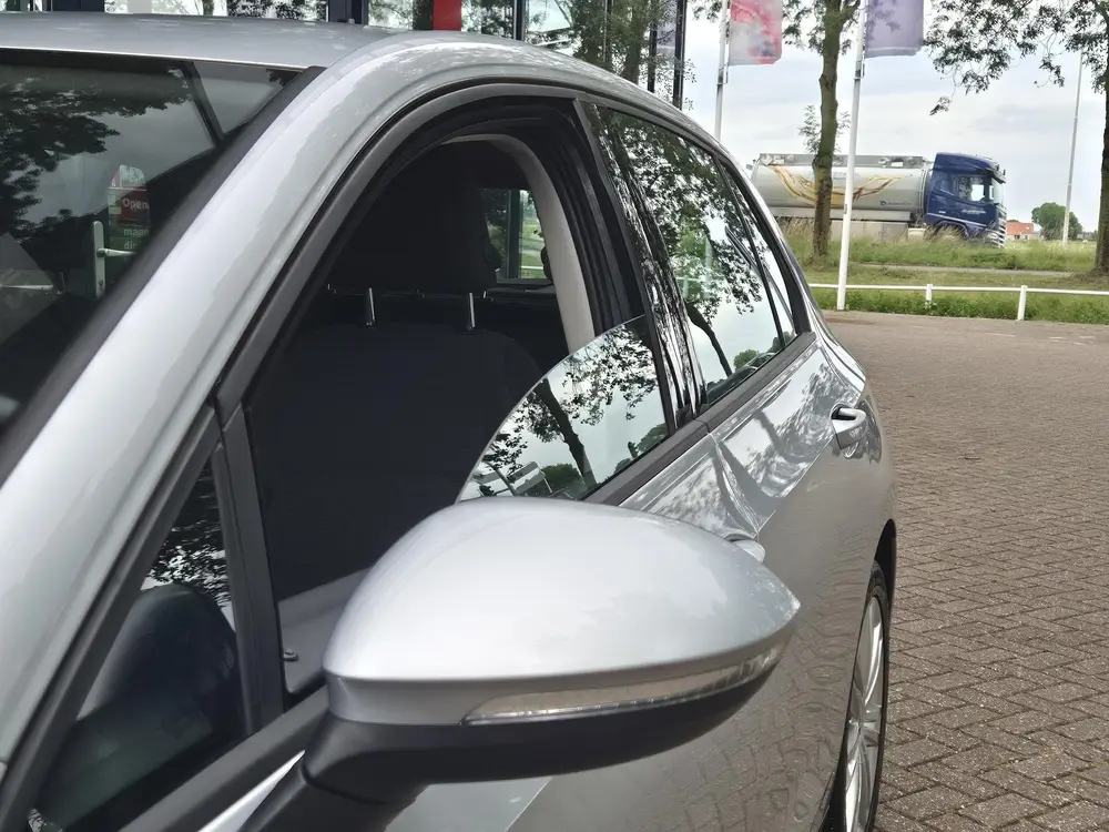 Volkswagen Golf 1.0 TSI Life | Navigatie Via Apple Carplay | Climate Control | Parkeersensoren Golf 1.0 TSI Life | Navigatie via Apple carplay | uit 2020, foto 7