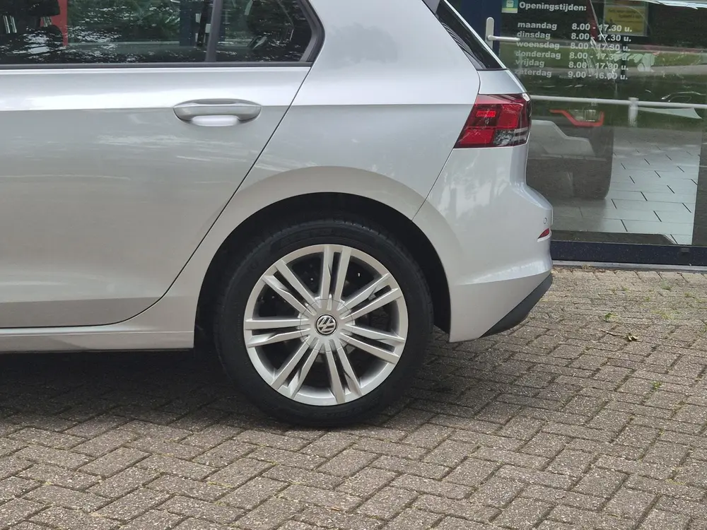Volkswagen Golf 1.0 TSI Life | Navigatie Via Apple Carplay | Climate Control | Parkeersensoren Golf 1.0 TSI Life | Navigatie via Apple carplay | uit 2020, foto 8