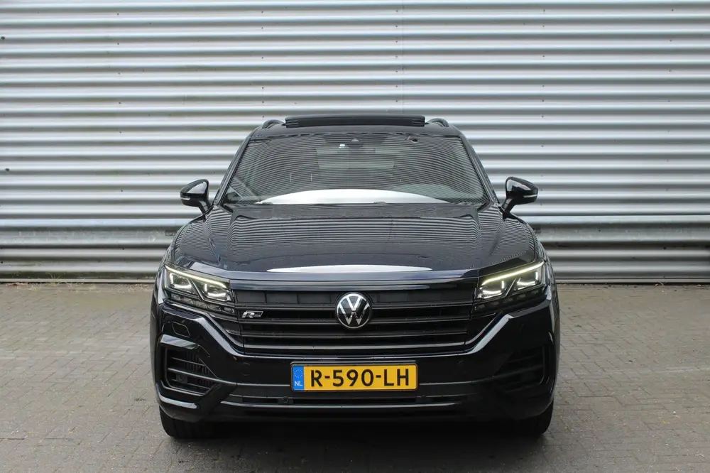 Volkswagen Touareg 3.0 TSI 340pk R-Line DSG8 Panoramadak Tre uit 2021, foto 2