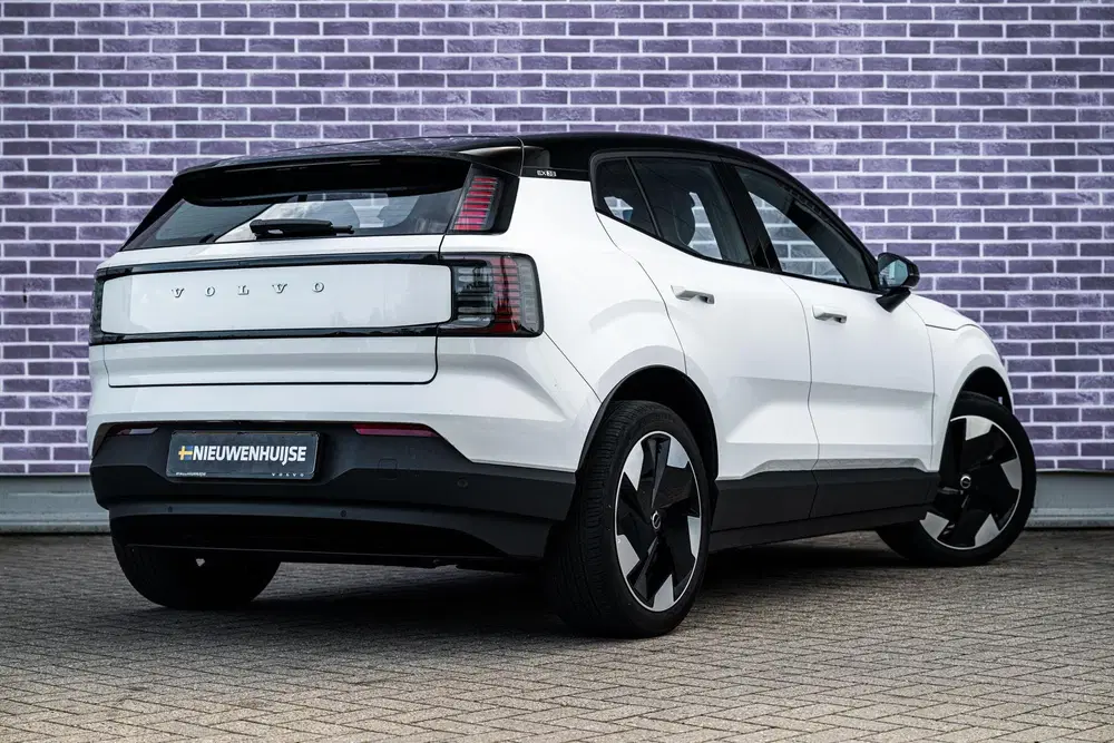 Volvo EX30 Single Motor Extended Range Plus 69 kWh uit 2024, foto 2