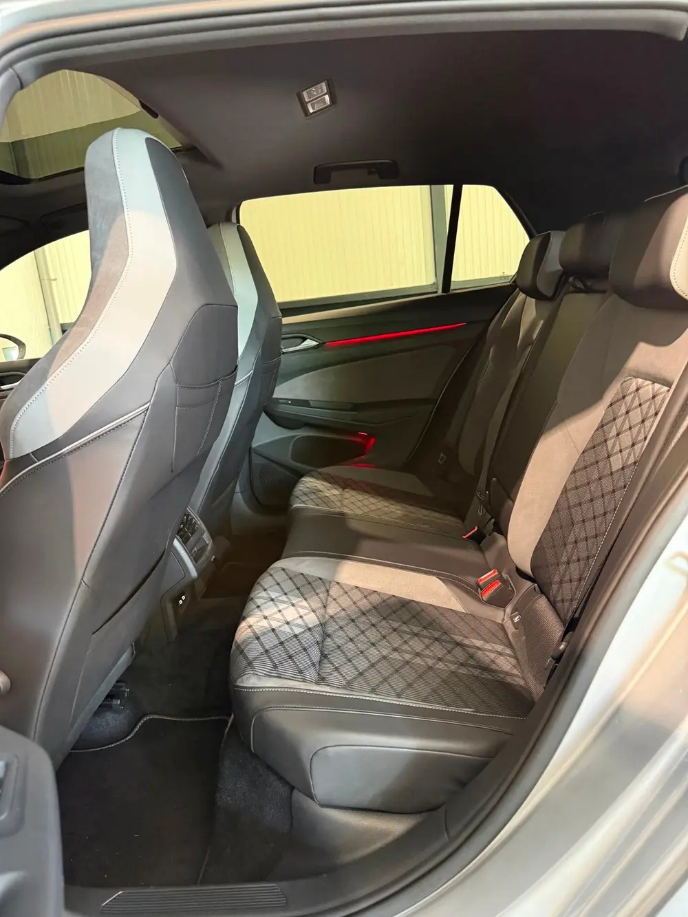Volkswagen Golf 1.5 eTSI R-Line|Pano|Carplay|Sfeer uit 2020, foto 17