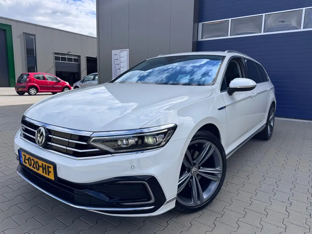 Volkswagen Passat Variant 1.4 TSI PHEV GTE Business|HUD|pano uit 2020