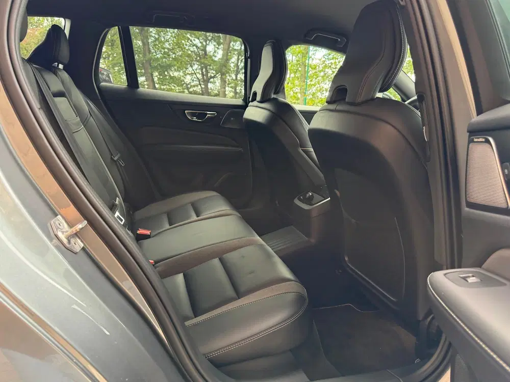 Volvo V60 2.0 T8 Twin Engine AWD R-Design uit 2020, foto 18