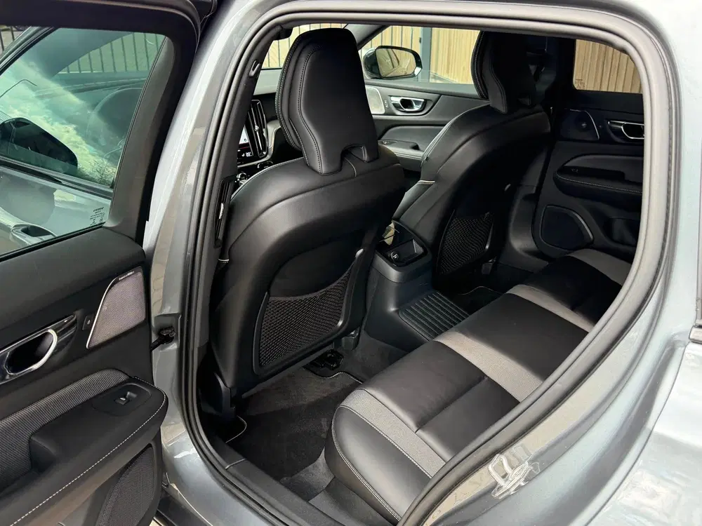 Volvo V60 2.0 T8 Twin Engine AWD R-Design uit 2020, foto 19