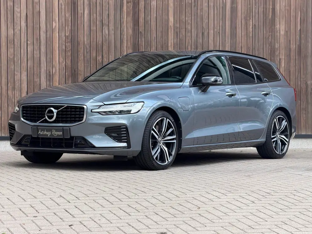 Volvo V60 2.0 T8 Twin Engine AWD R-Design uit 2020, foto 2