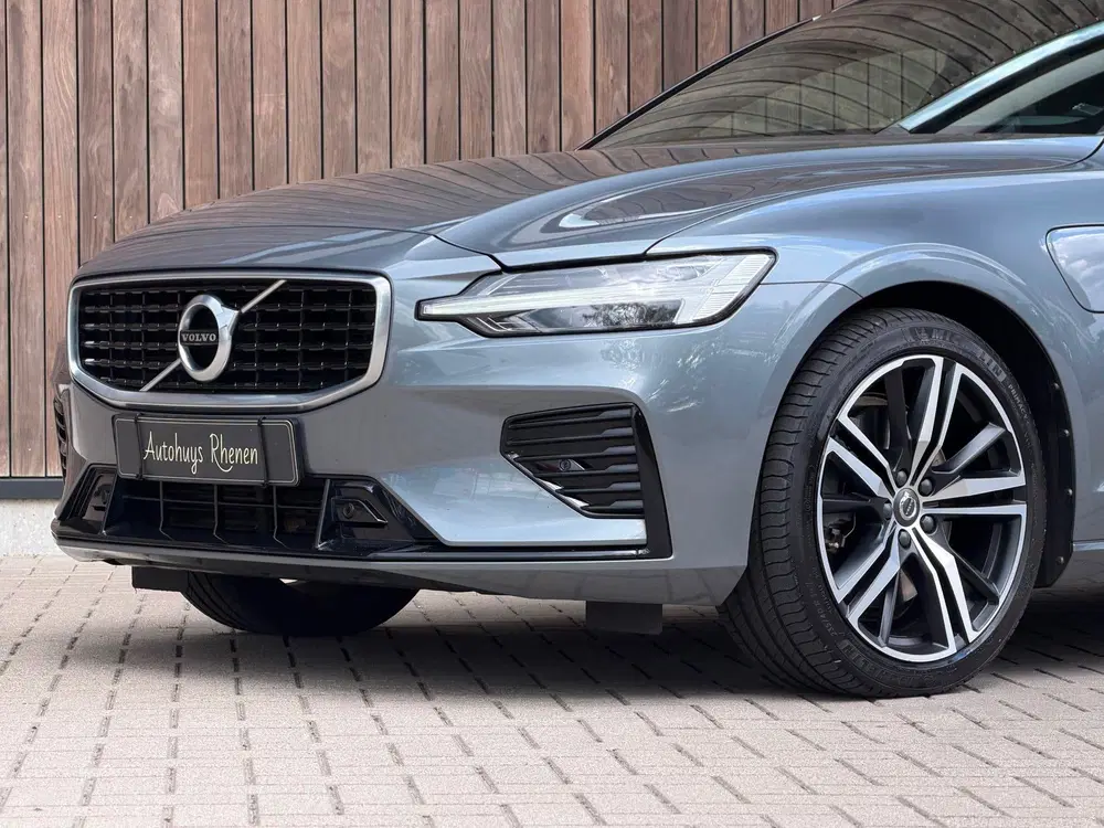 Volvo V60 2.0 T8 Twin Engine AWD R-Design uit 2020, foto 4